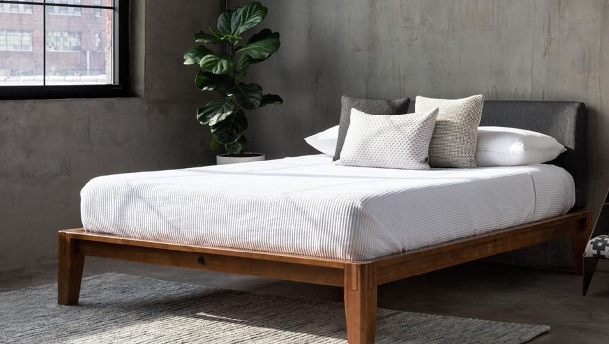 <p>The bed looks extra-crisp in a minimalist, modern space</p>