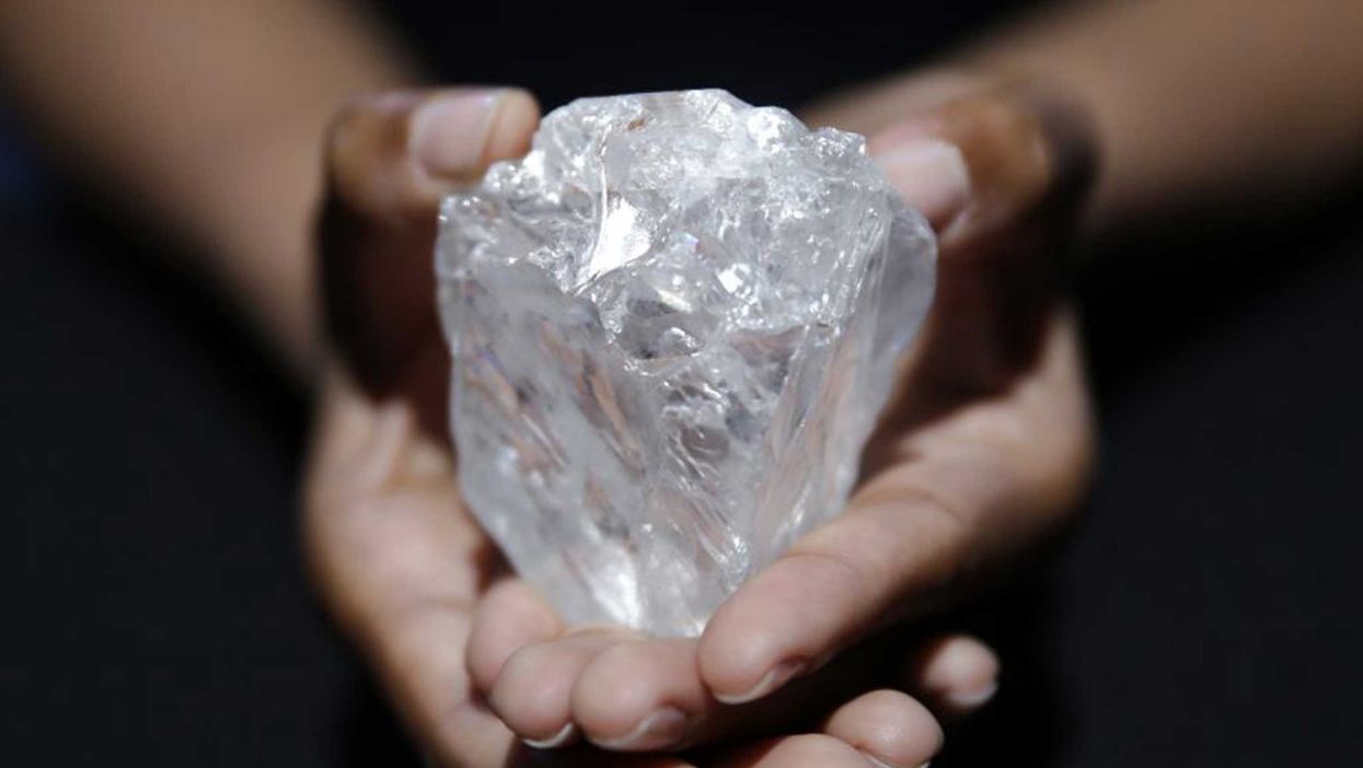 <p>The diamond is utterly stunning</p>