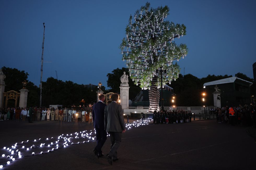 Trees from Platinum Jubilee sculpture to be planted across UK in honour of Queen