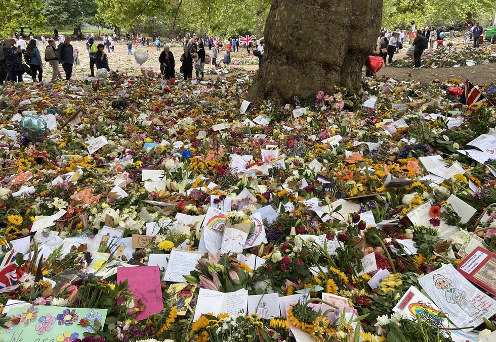 Floral tributes for Queen to be composted and used in Royal Parks