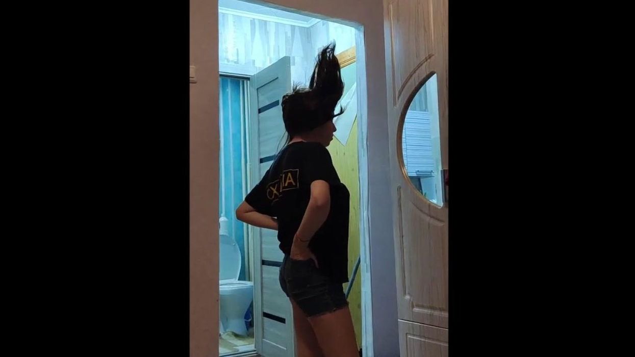 Woman flies 14 hours to surprise long-distance boyfriend and he did not look happy