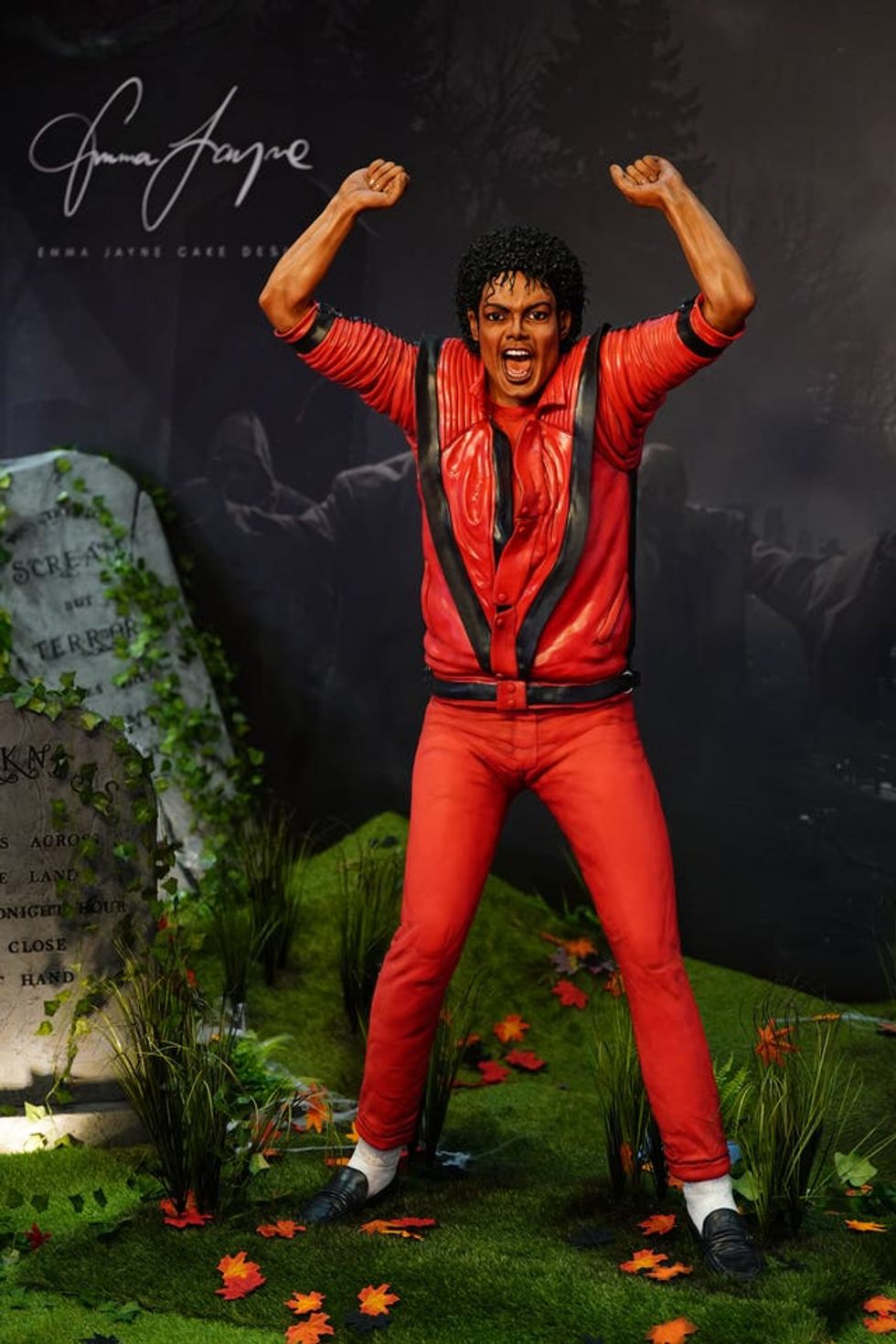 The life-size cake replica of Michael Jackson