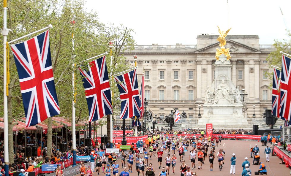 Showers unlikely to dampen spirits of 50,000 runners taking on London Marathon
