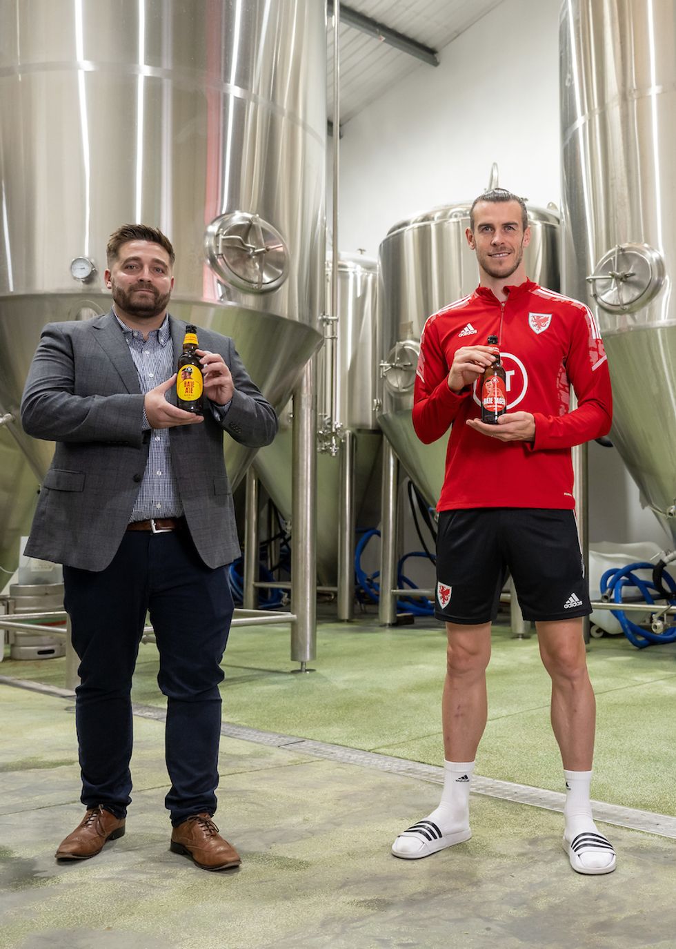 The Los Angeles FC player with Tesco's buying manager Nathan  Edwards. A percentage of the profits made from the beers will go towards supporting grassroots football in Wales. (Matt Horwood/Tesco)