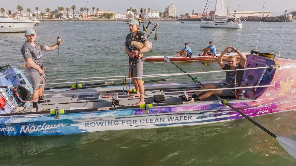 Brothers aiming to break Pacific rowing record depart with haggis for dinner