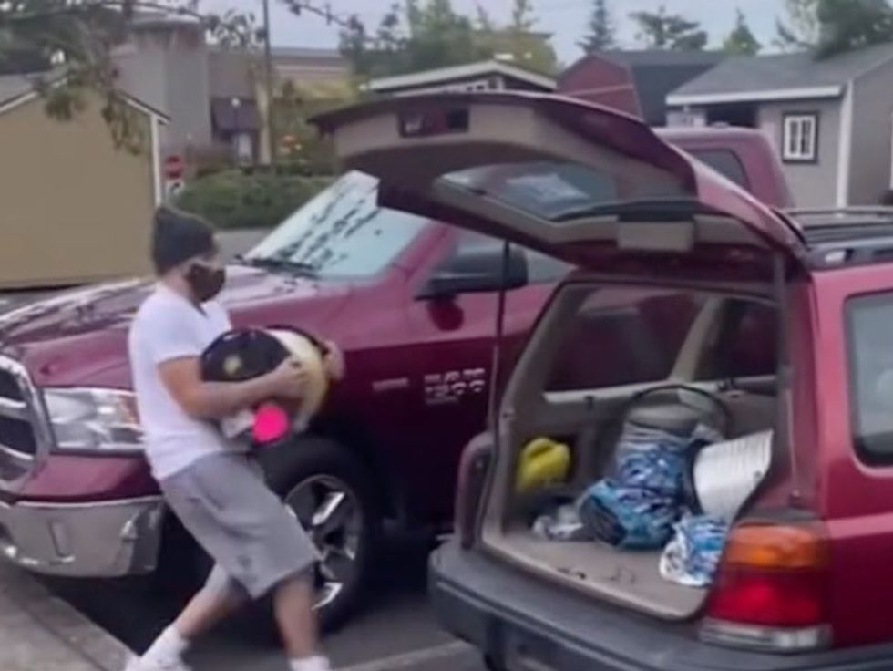 The pair frantically pack up the car before driving off