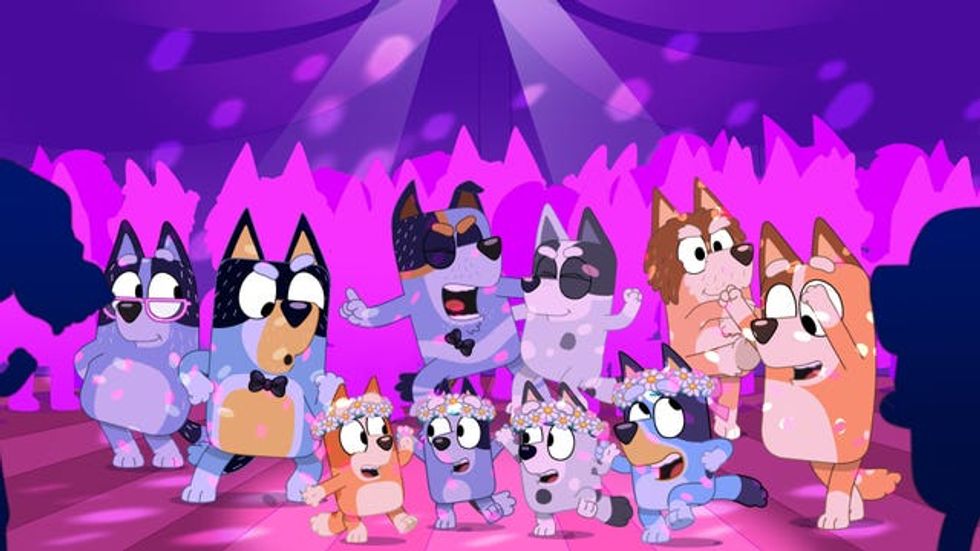 The programme follows a young dog called Bluey Heeler who lives with her mother Chilli, father Bandit and little sister Bingo