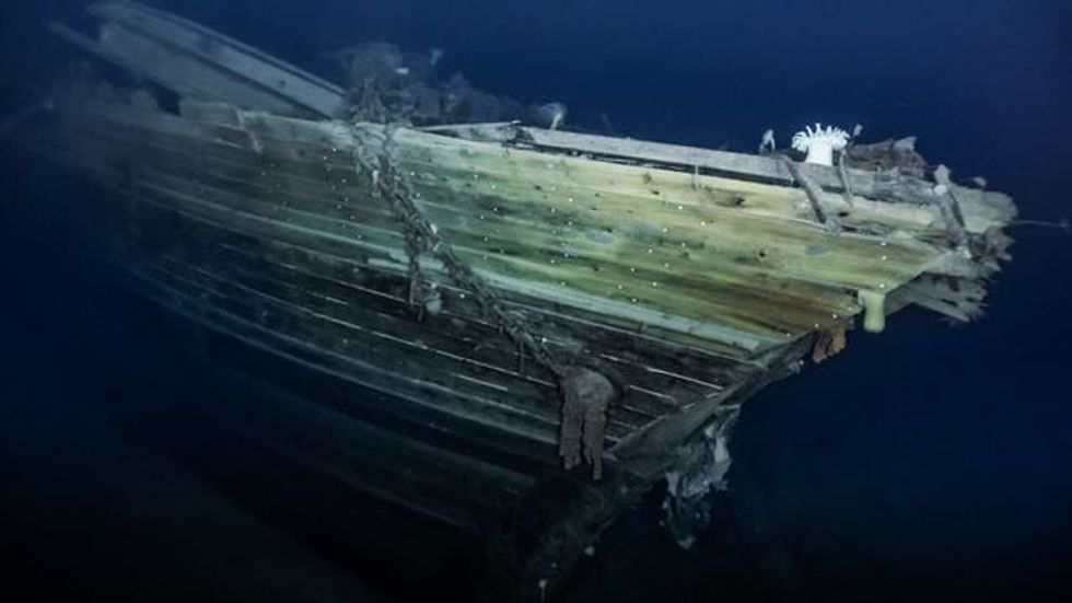 The standard bow on the wreck