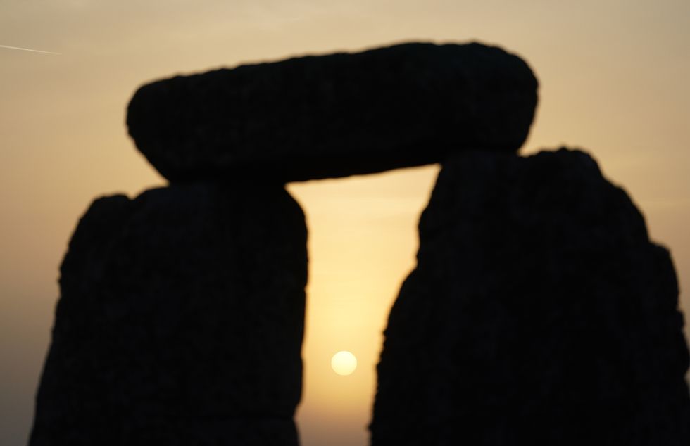 Thousands attend summer solstice at Stonehenge