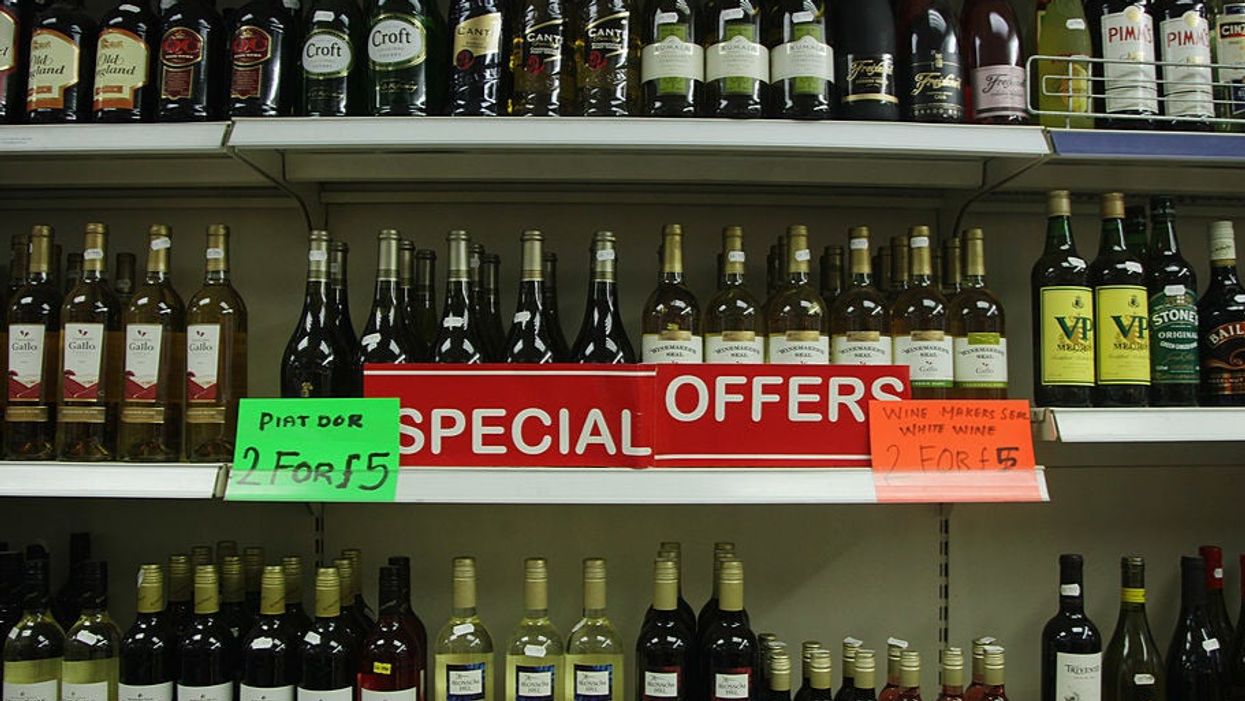 <p>The term refers to shops licenced to sell alcohol to take away</p>