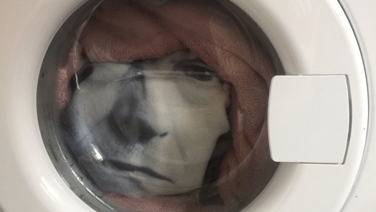 The Twitter user freaked out when he noticed this face in his washing machine, forgetting that it was from David Bowie cushion.