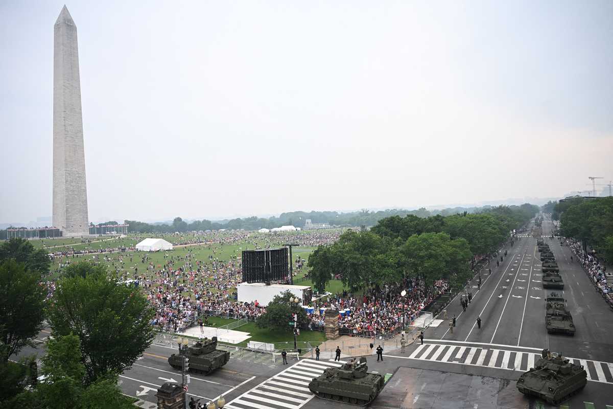 President Parade Trump's military parade in pictures: Soldiers march and tanks roll ...