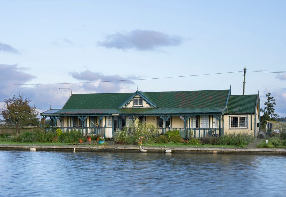 The waterside chalet Tower View on the River Thurne