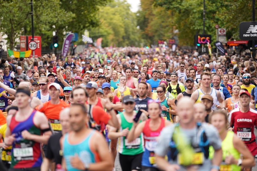 Thousands of runners take part in colourful London Marathon