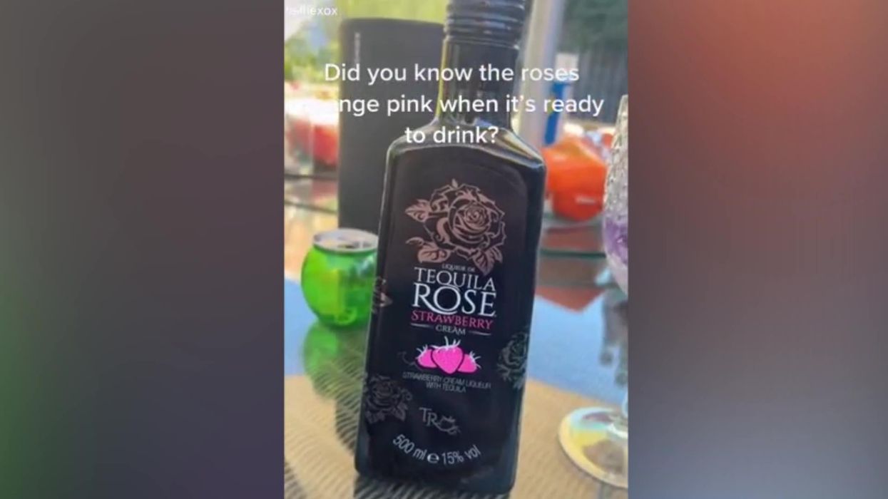 https://www.indy100.com/media-library/tiktoker-discovers-tequila-rose-bottle-changes-color.jpg?id=30845562&width=1245&height=700&quality=85&coordinates=0%2C0%2C0%2C0