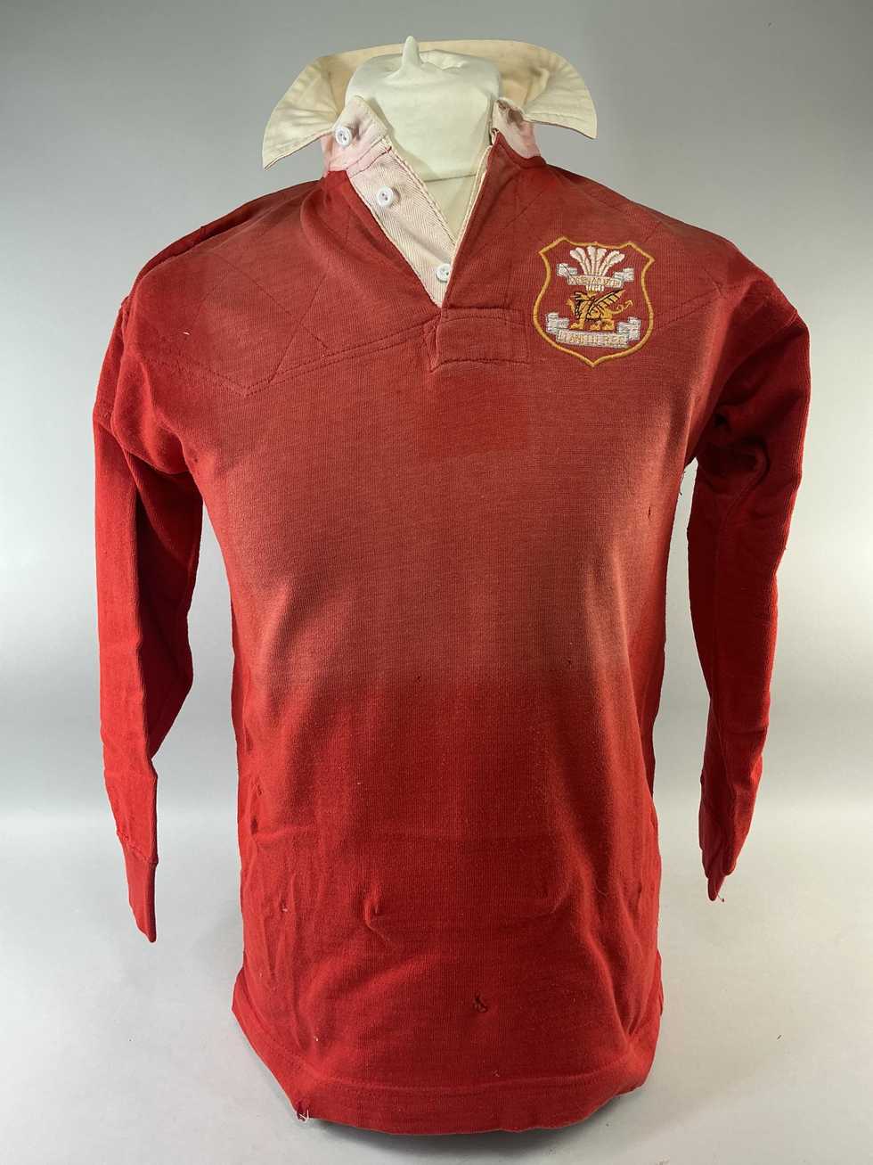 Llanelli rugby jersey from ‘incredible’ 1972 win over All Blacks to be auctioned