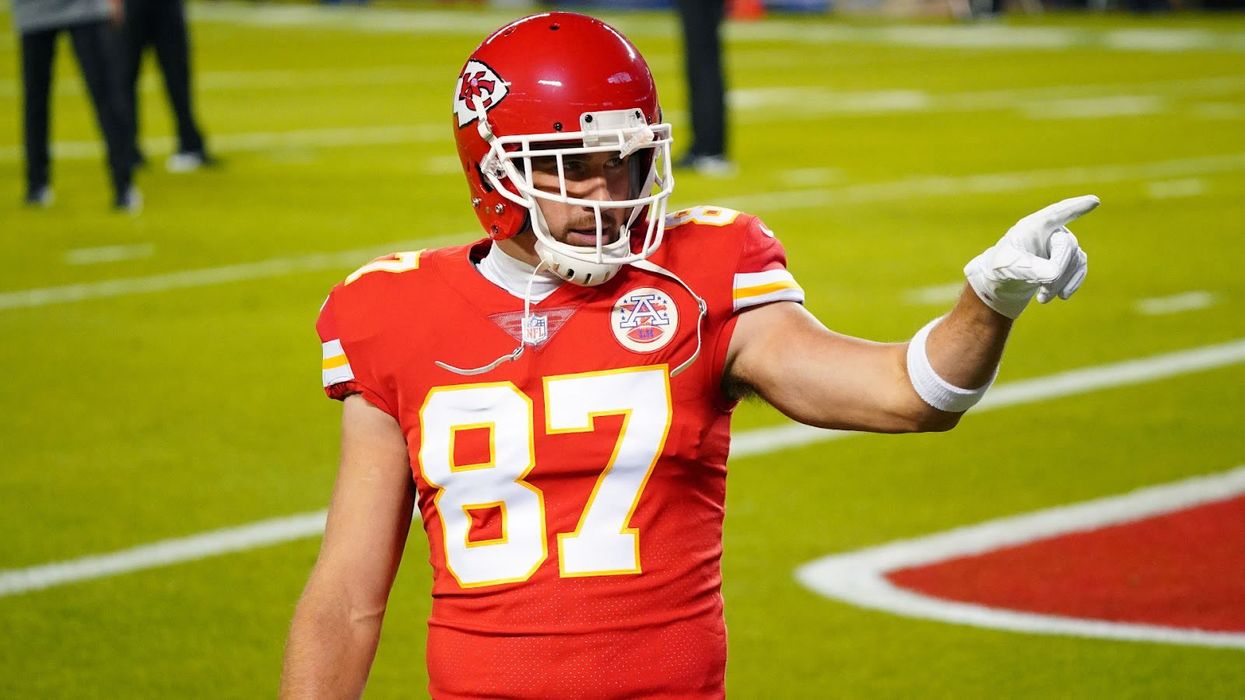 NFL fans turn on Travis Kelce after Taylor Swift hand gesture: 'can't stomach this s***'