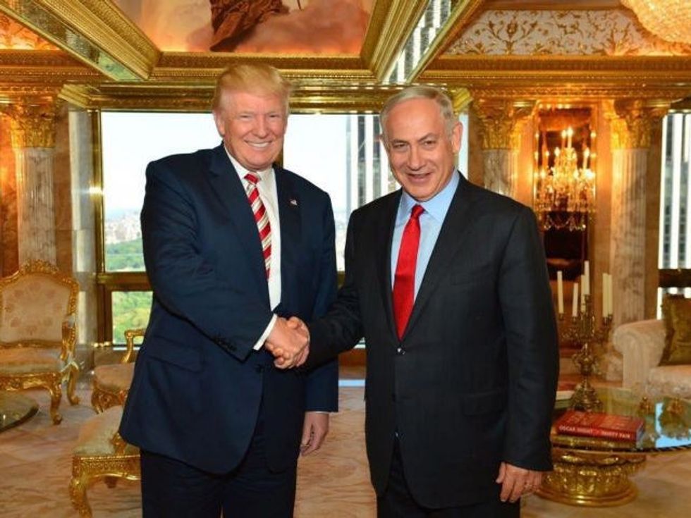 Trump and Netanyahu meet and shake hands at Trump Tower in September 2016