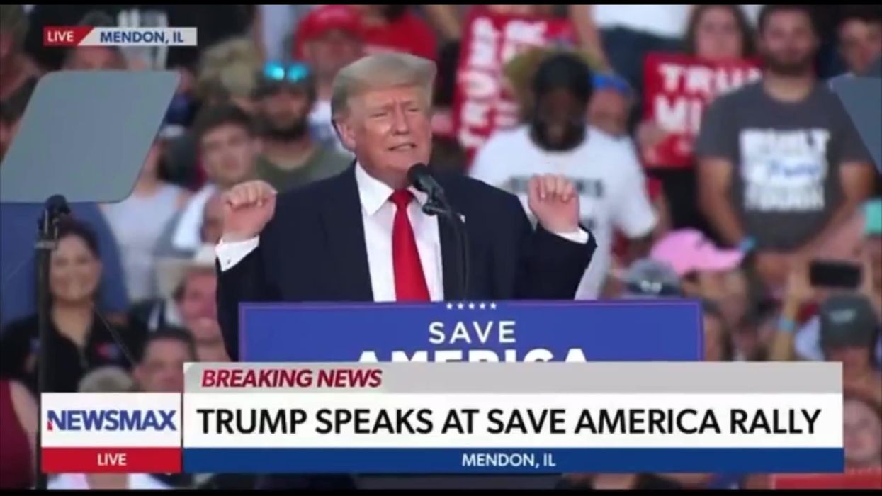 Trump does bizarre impression of woman weightlifting at rally