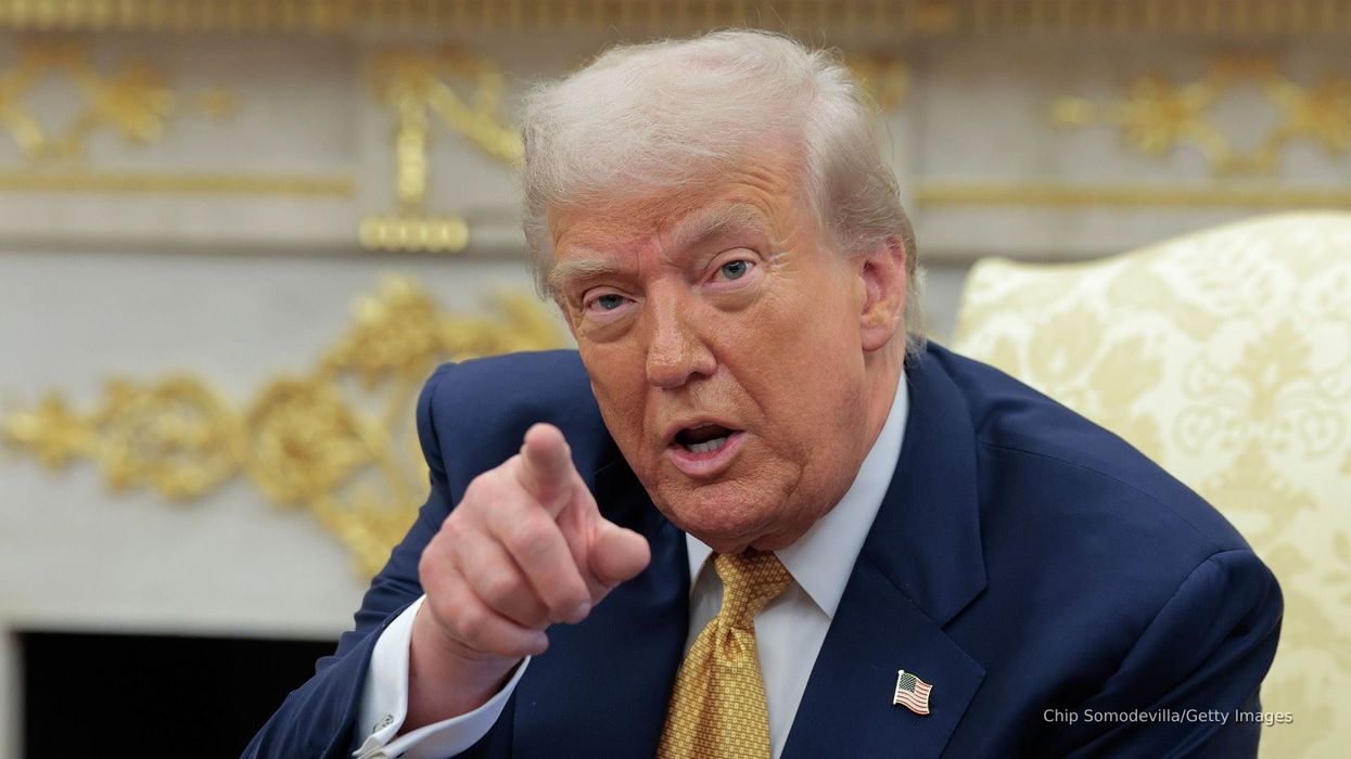 Trump praised for simply carrying his own coat – and everyone’s making the same point