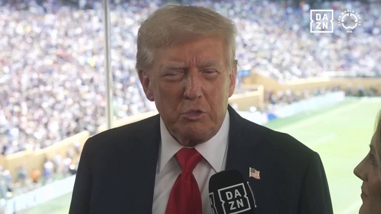 Trump compared to Liberace as yet more gold bling added to Oval Office