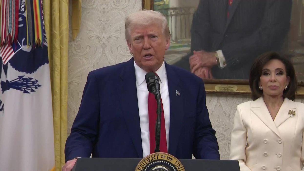 Donald Trump's phone lock screen is going viral for one hilarious reason