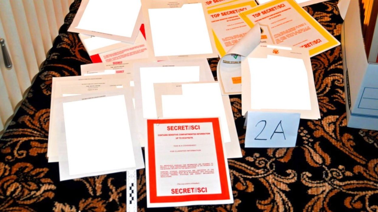 Trump can't escape Tucker Carlson's mean texts