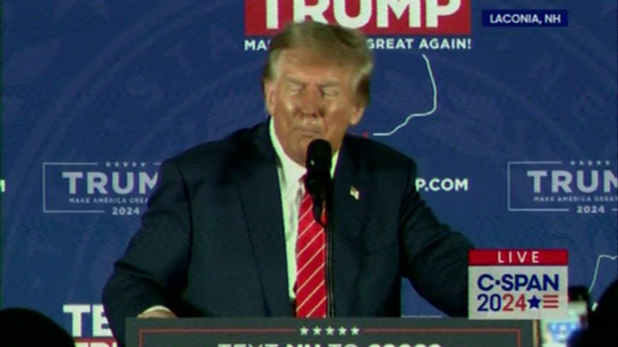 Trump utter's incoherent sentence about US not solving 'sollest smallest problem'