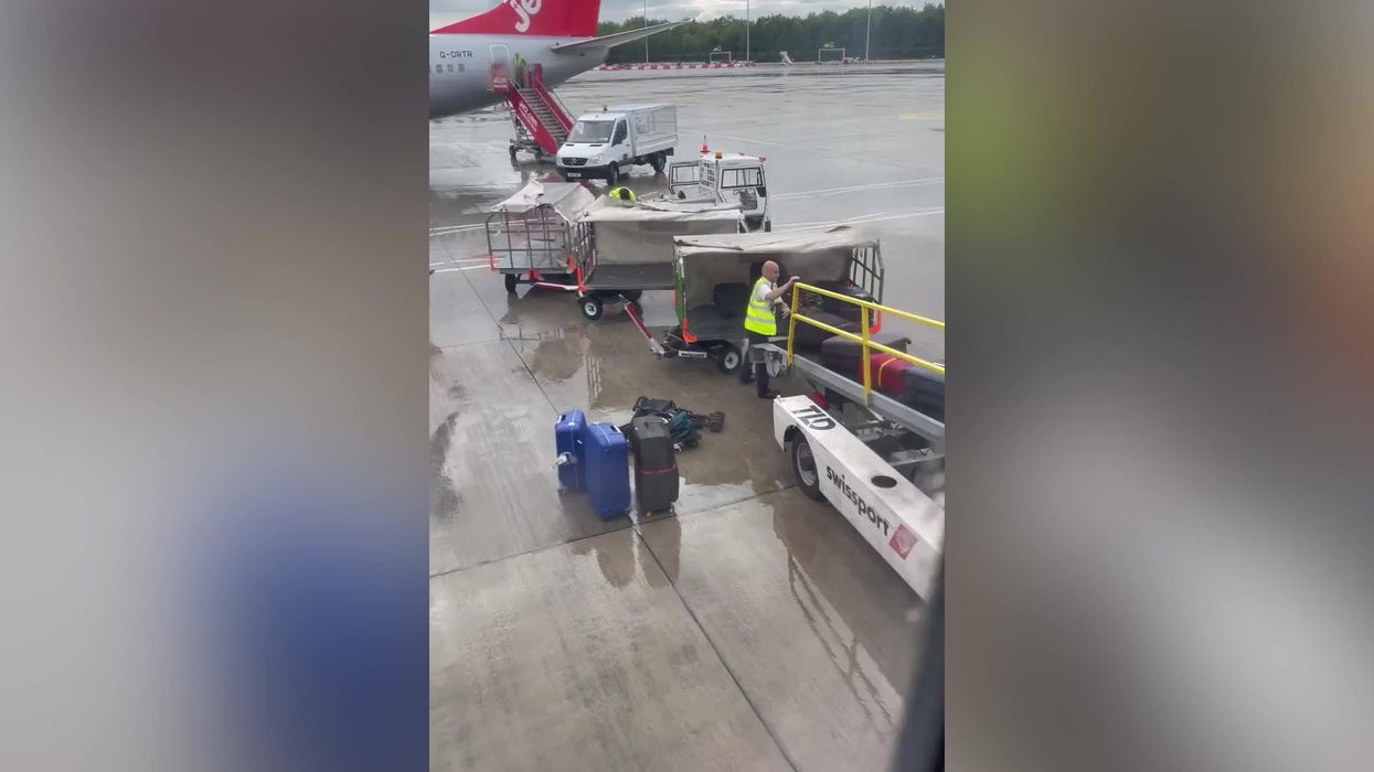 Man demands that his partner pay for her own flight or get a different plane