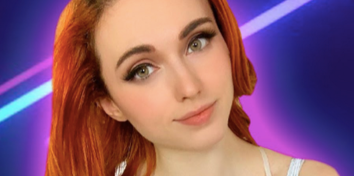 Amouranth Rack Streamer Amouranth who 'stepped on' adoring fans had to be protected ...
