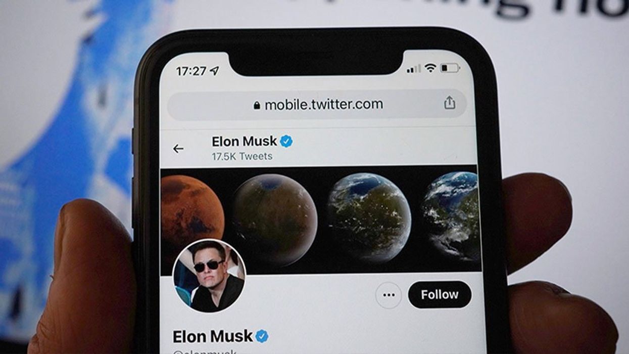 Elon Musk had a three word response to Stephen King's rant about still being verified