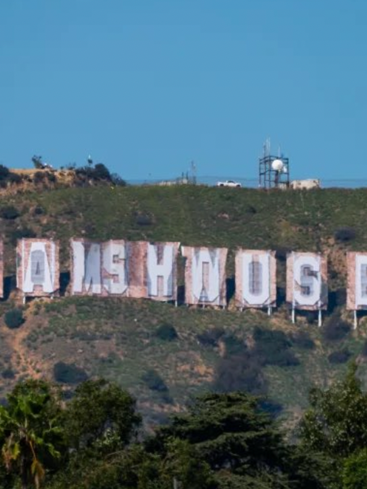 LA changed the Hollywood sign to celebrate Rams Super Bowl win and it looks really bad