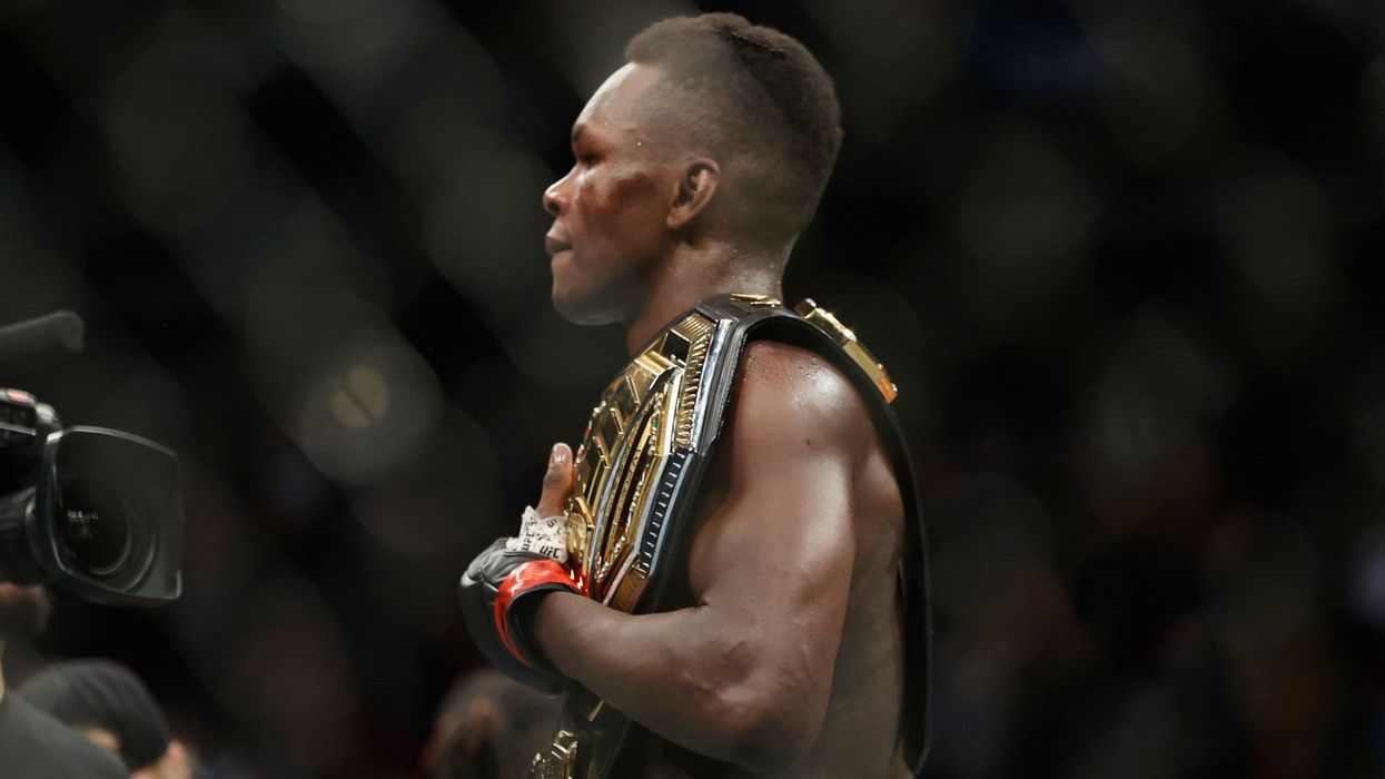 UFC fighter prompts laughs by hilariously taunting his opponent mid-fight