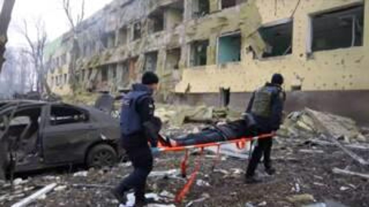 Which companies are still doing business in Russia?