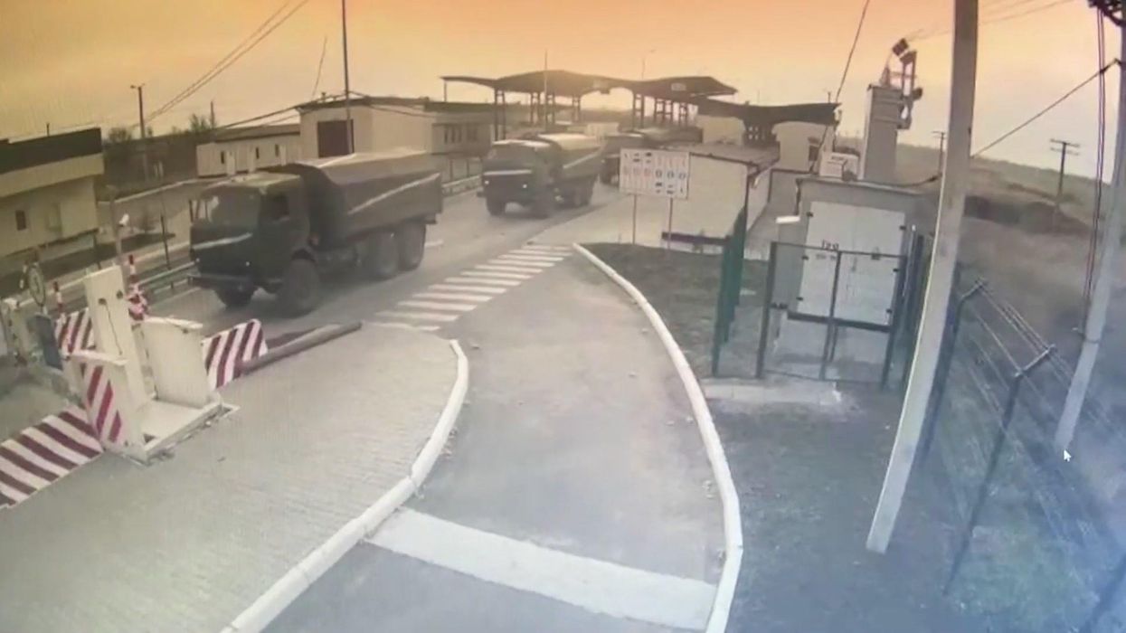 Tucker Carlson downplays Ukraine conflict by telling Fox viewers to ask: "Why do I hate Putin?"