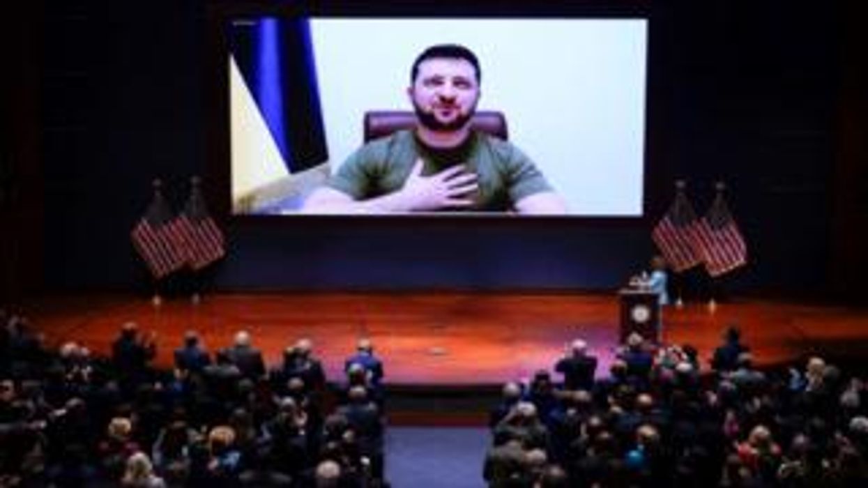 Economist criticized for complaining about Zelensky wearing a t-shirt during Congress speech
