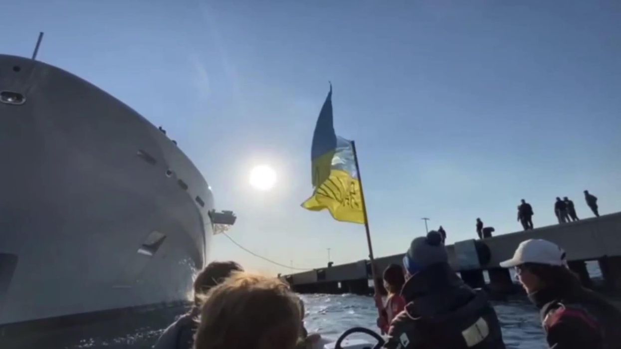 Protesters block Roman Abramovich's superyacht as it tries to dock in Turkey