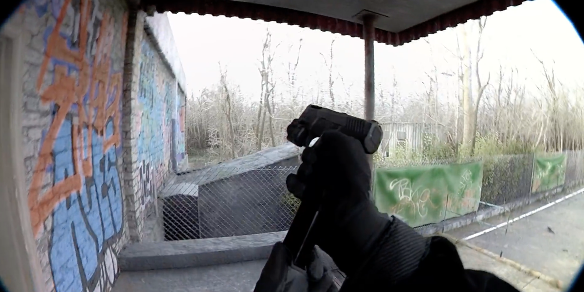 Fotorealistyczna gra wideo z kamerą bodycam, która była krytykowana za zbyt realistyczną Fotorealistyczna gra wideo z kamerą bodycam, która była krytykowana za zbyt realistyczną