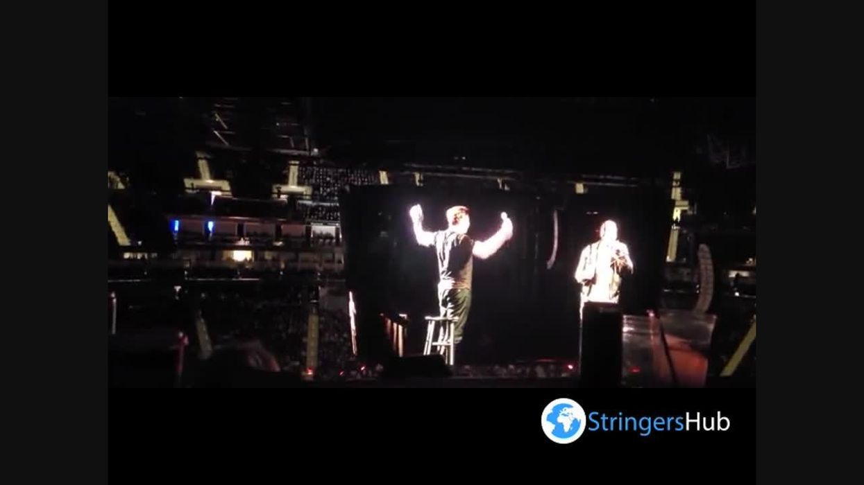 Elon Musk slams booing hecklers as 'unhinged'