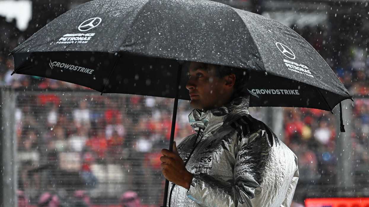 F1 marshal goes viral in brilliant photo in delayed Bahrain GP - and the memes write themselves