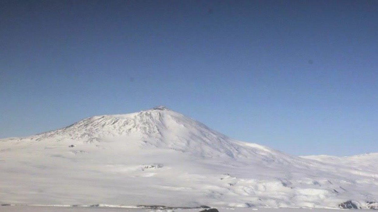 Volcano Gold Antarctica volcano is active and spewing out £5,000 worth of gold dust ...