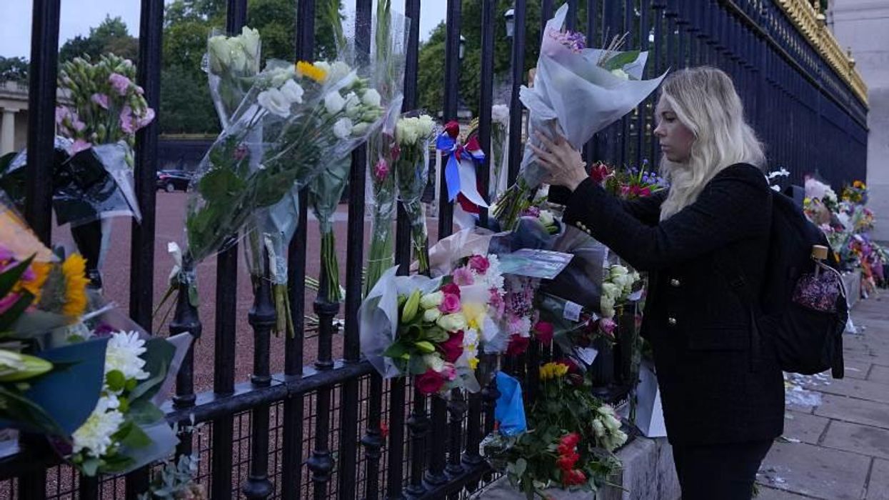 Young girl's heartfelt reaction to Queen's death leaves people in tears