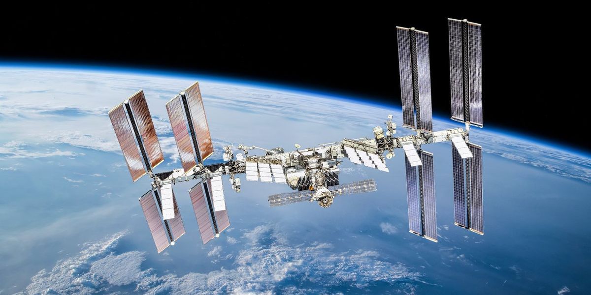 Misteriosos agujeros descubiertos en el exterior de la Estación Espacial Internacional Misteriosos agujeros descubiertos en el exterior de la Estación Espacial Internacional