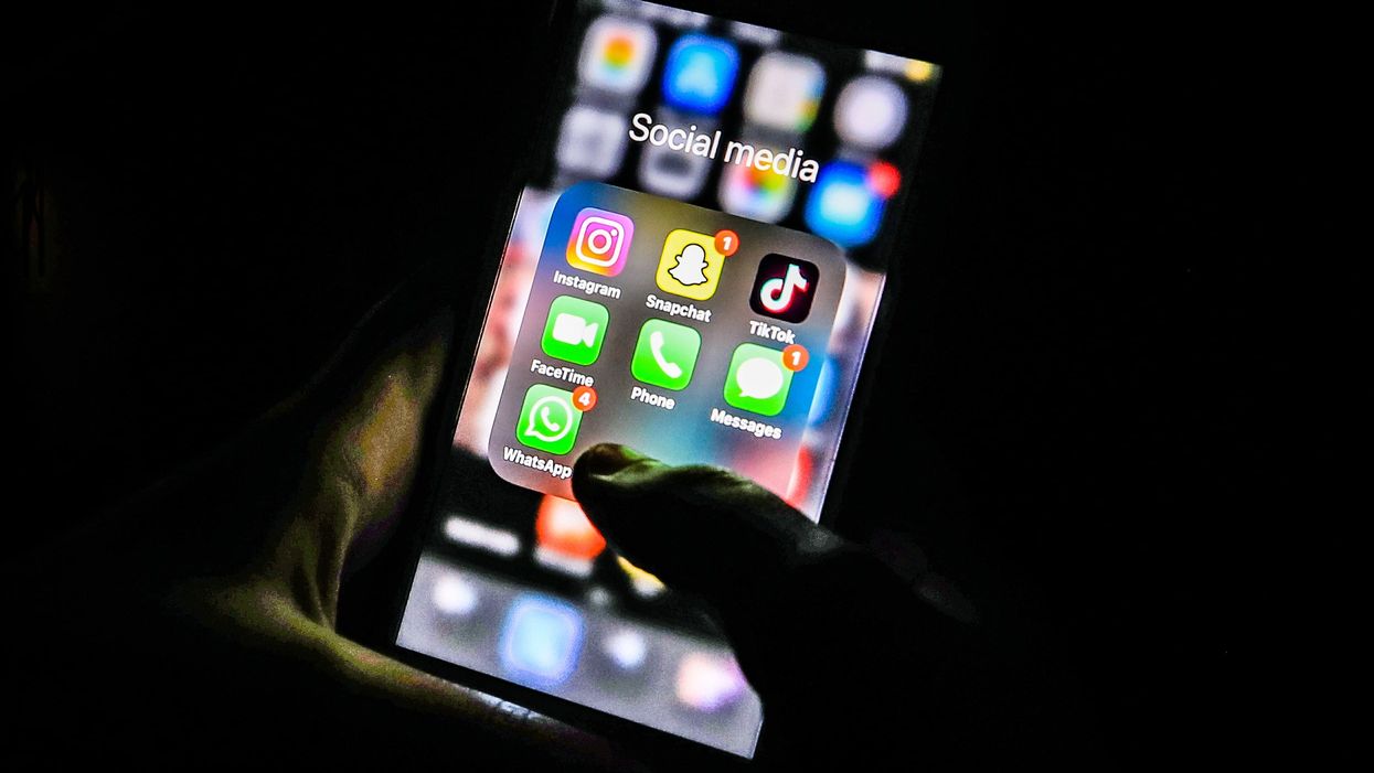 <p>WhatsApp will no longer work on some phones </p>