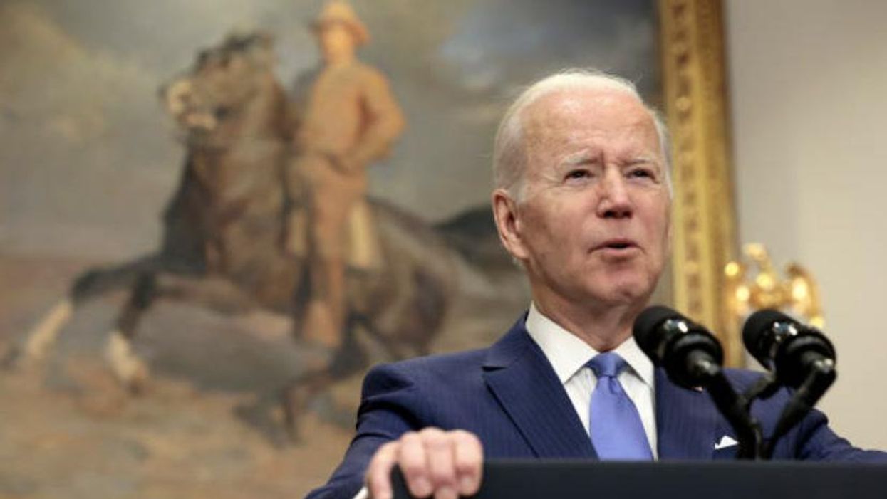 Jeff Bezos says he's been 'working hard on his ass' in response to troll's comment about his girlfriend