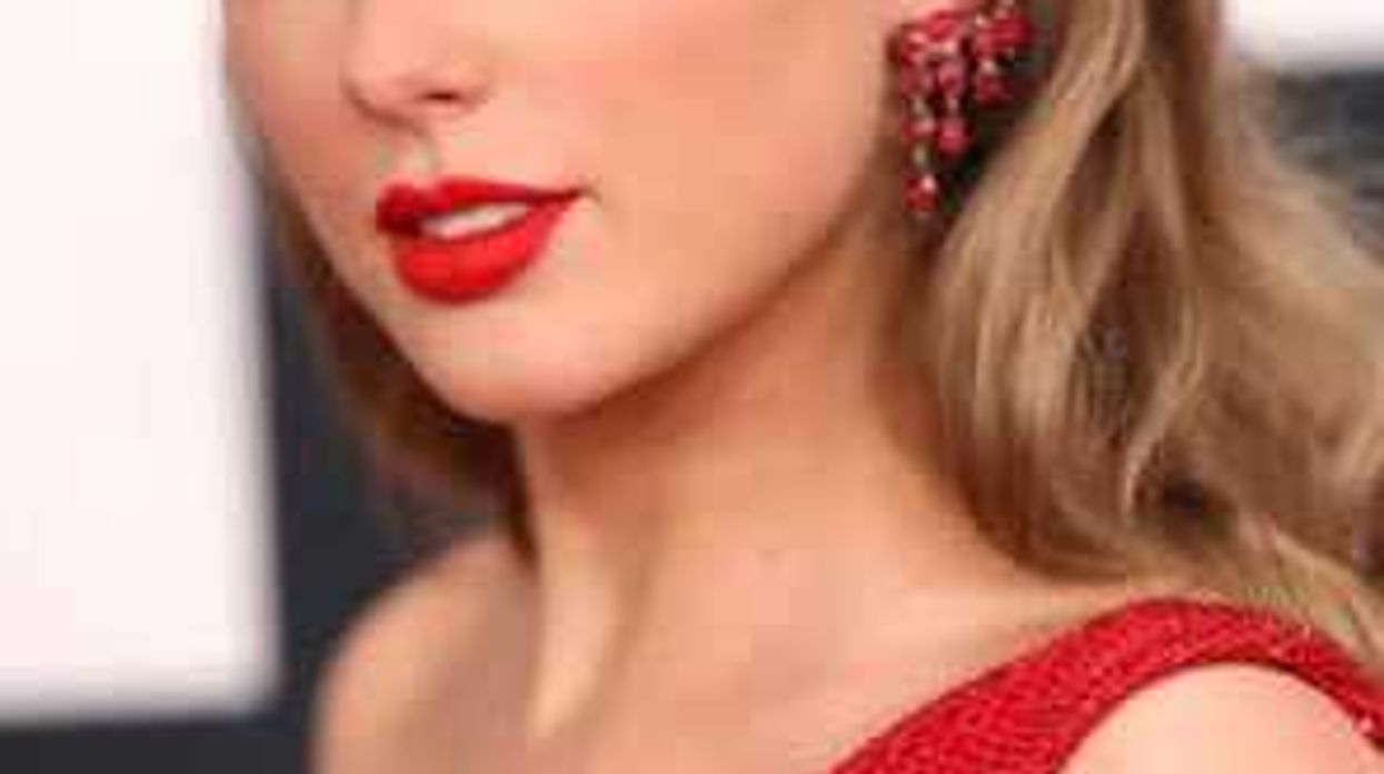 Taylor Swift fan tried to sell used contact lenses for $10,000 because they saw the Eras Tour