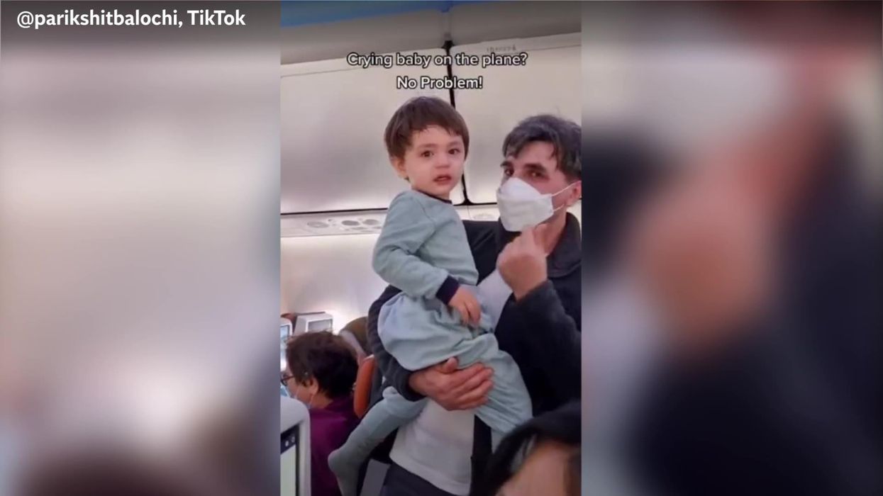 Whole plane sings 'Baby Shark' to calm crying baby