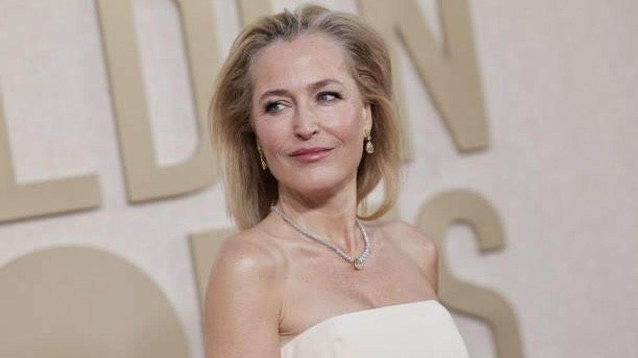 Gillian Anderson asked to give explanaion behind her vagina Golden Globes dress