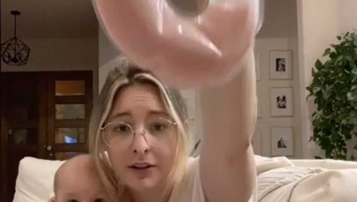 <p>Woman shares ‘strawberry’ breast milk. </p>