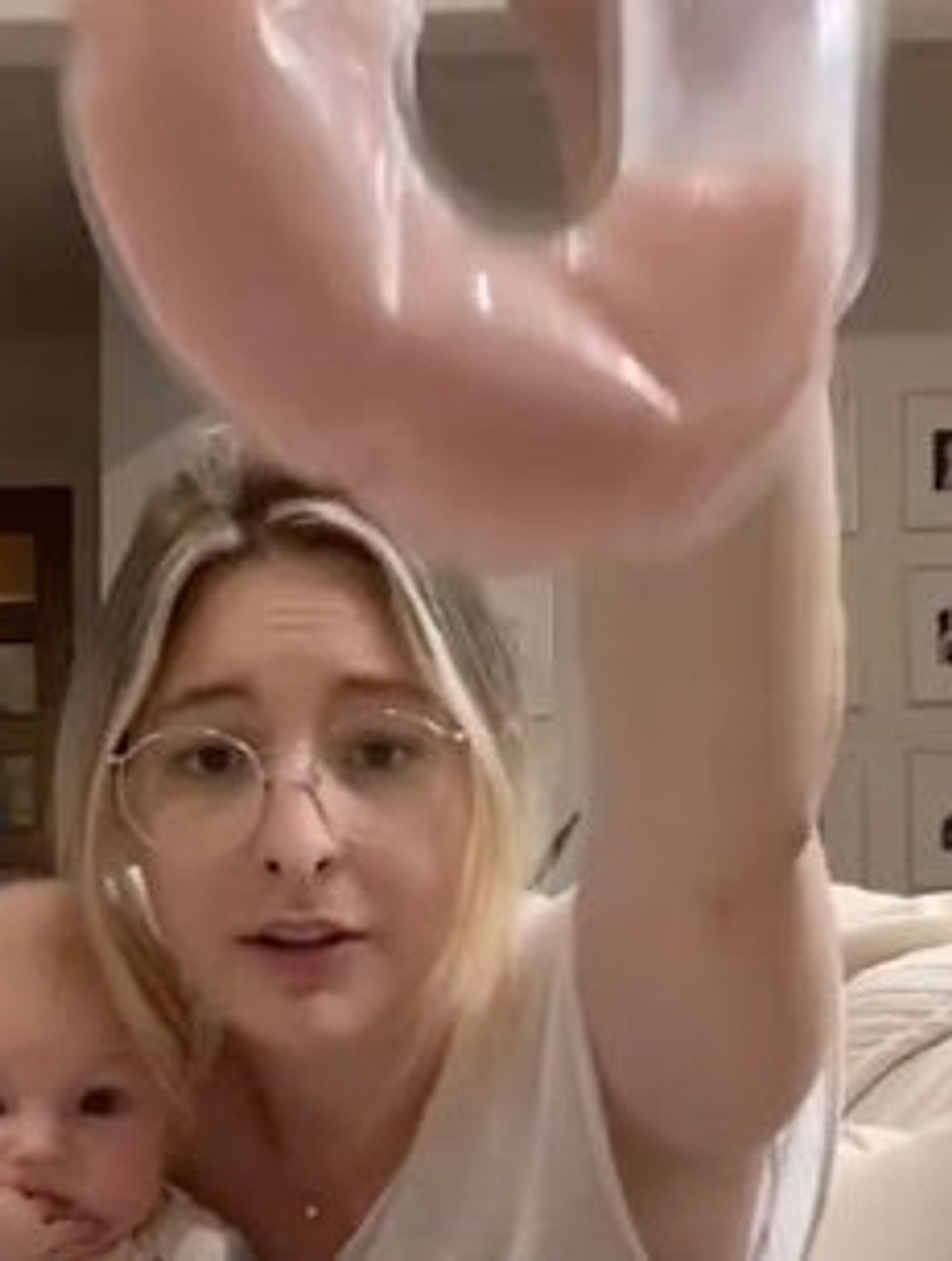 <p>Woman shares ‘strawberry’ breast milk. </p>